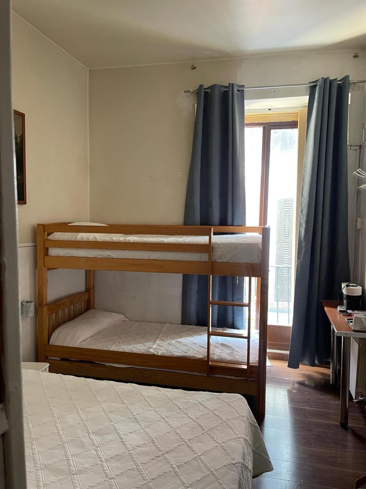 Hostal Daniel Madrid Eksteriør billede