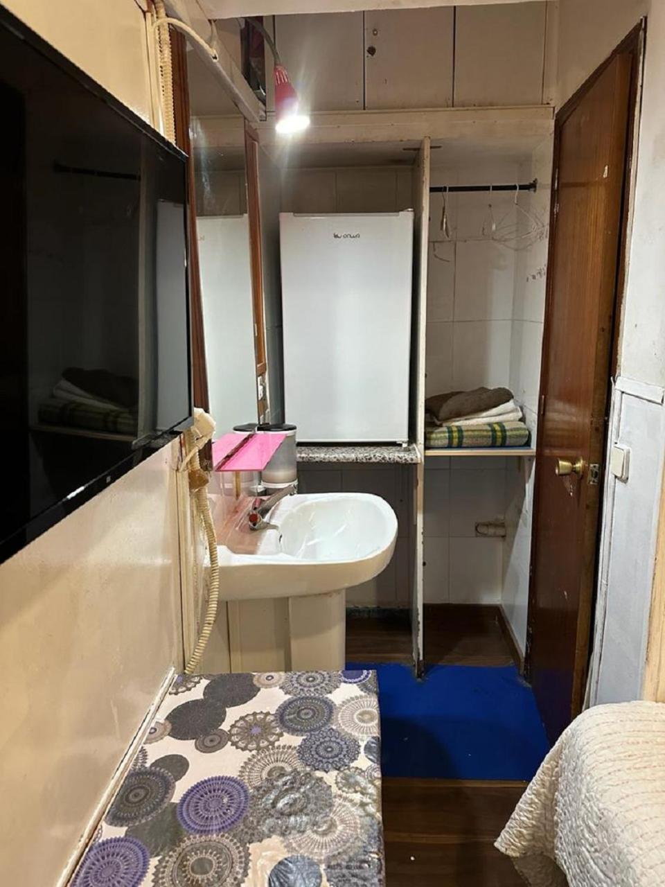 Hostal Daniel Madrid Eksteriør billede