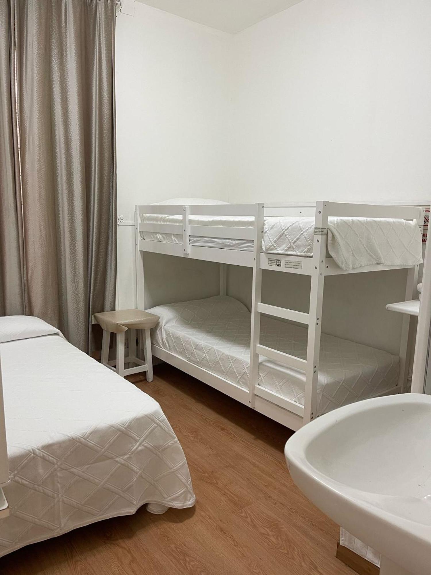 Hostal Daniel Madrid Eksteriør billede